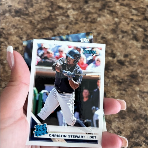 Assorted Baseball Trading Cards - Picture 15 of 16